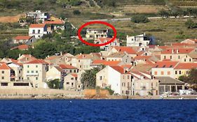Apartments And Rooms With Parking Space Komiza, Vis - 8844